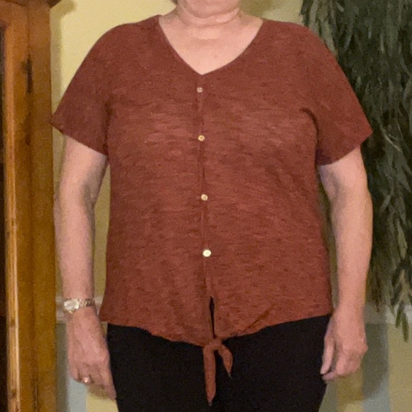 Coco’s Clozet Burnt Red w/ Black Tie-Front Button Top - Size Large - Picture 1 of 11